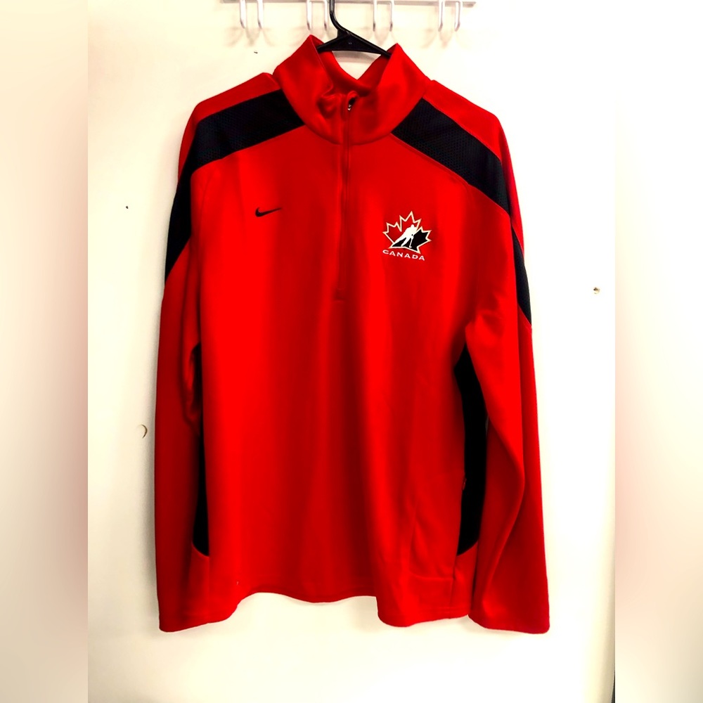 NIKE FIT TEAM CANADA MENS HALF ZIPPED LONG SLEEVES DRY FIT IN SIZE LARGE